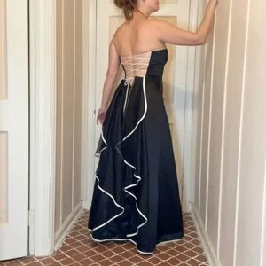 Zum Zum Black and White Satin Formal Gown Strapless Women's Junior's 9/10 Zum Zu